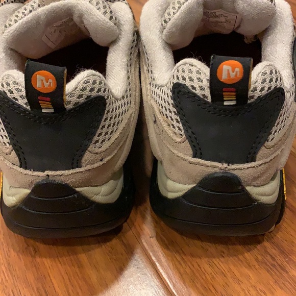 MERRELL - Women’s Moab Ventilator Hiking Shoes - Taupe - Picture 2 of 9